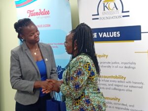 Tuendelee Team Leader and KCA Universithy DVC exchange pleasantries during a combined donor visit